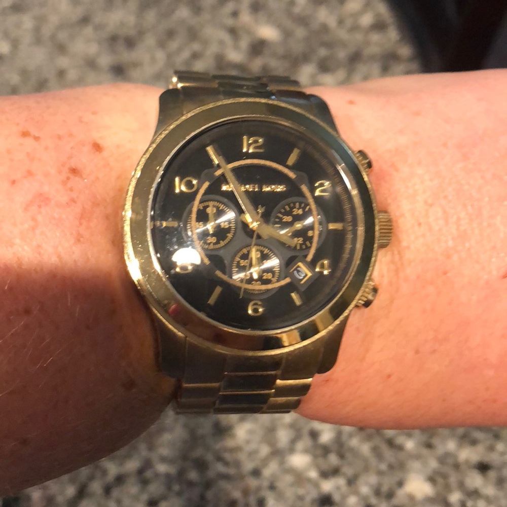 Michael kors gold/ black watch. Mk-8097
